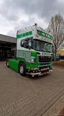 20250330-Tom-Holding-00355 20250330-Tom-Holding-00355